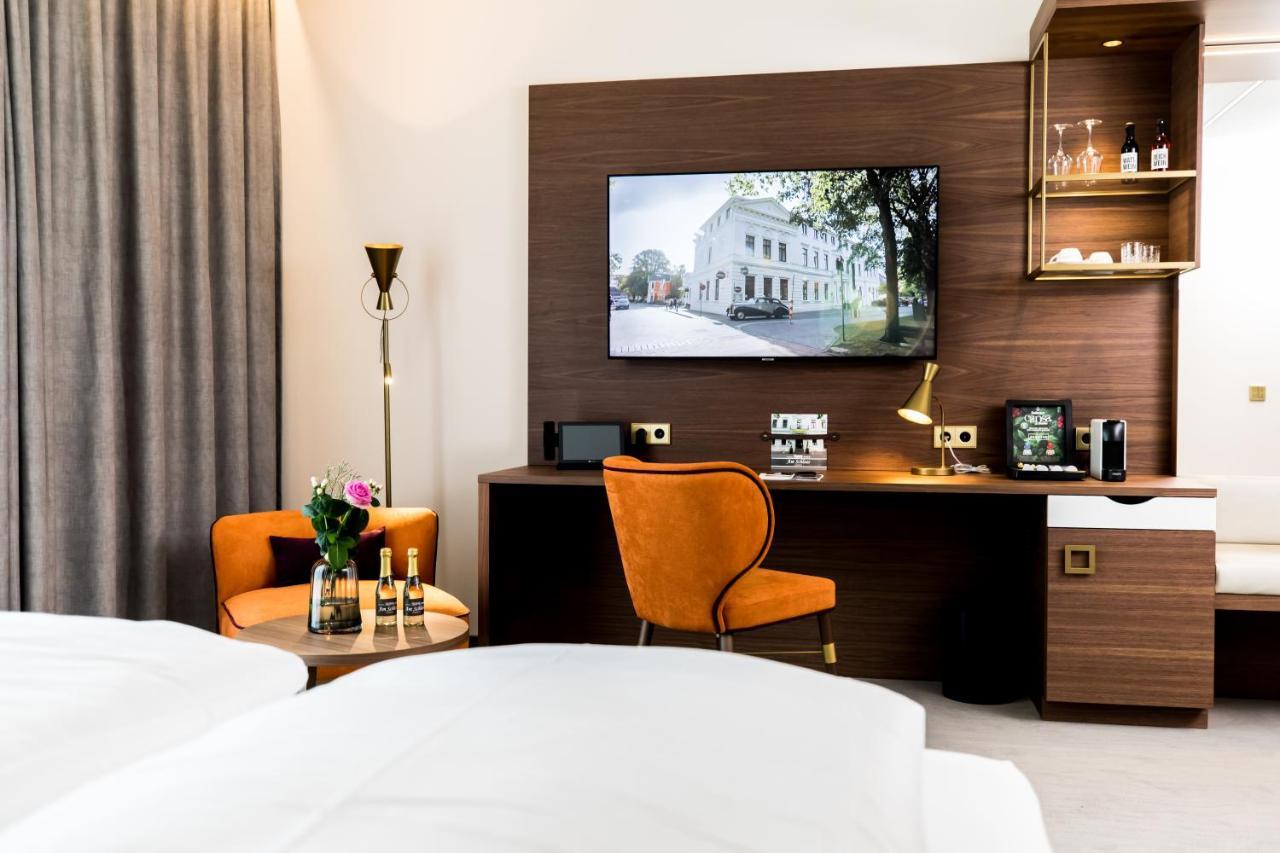 Hotel Am Schloss Aurich - Schlossresidenz Bagian luar foto