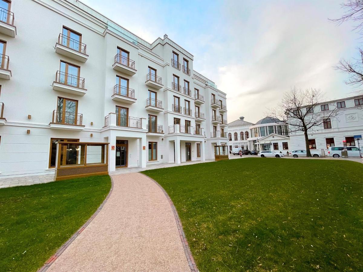 Hotel Am Schloss Aurich - Schlossresidenz Bagian luar foto
